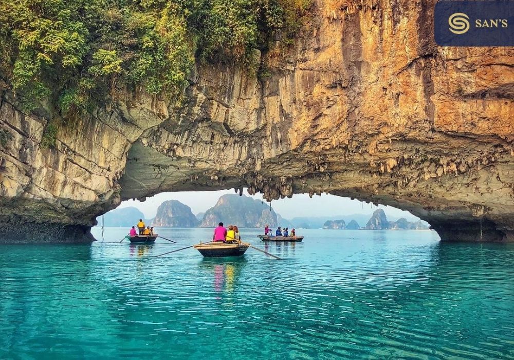 Bai Tu Long Bay