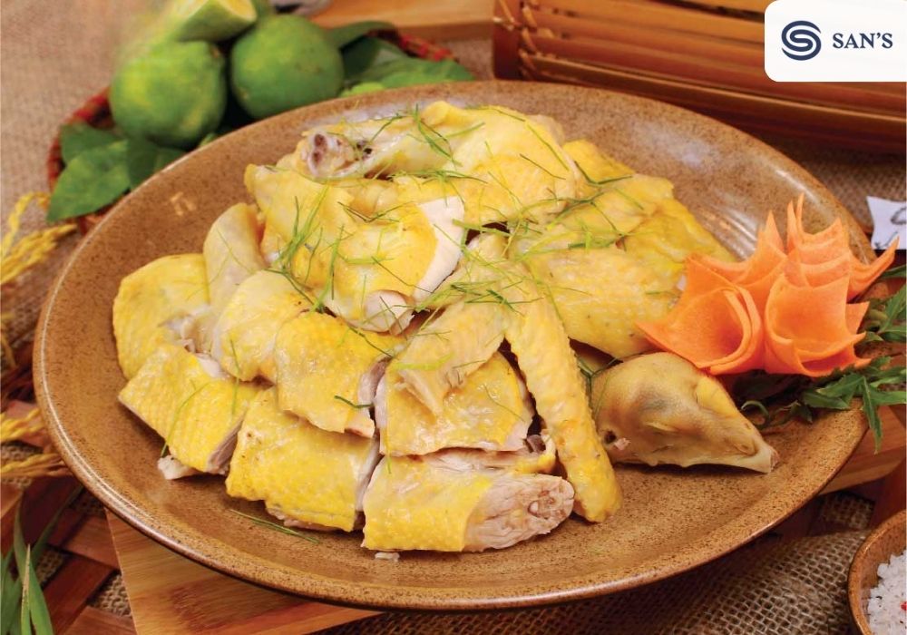 Delicious steamed Tien Yen chicken