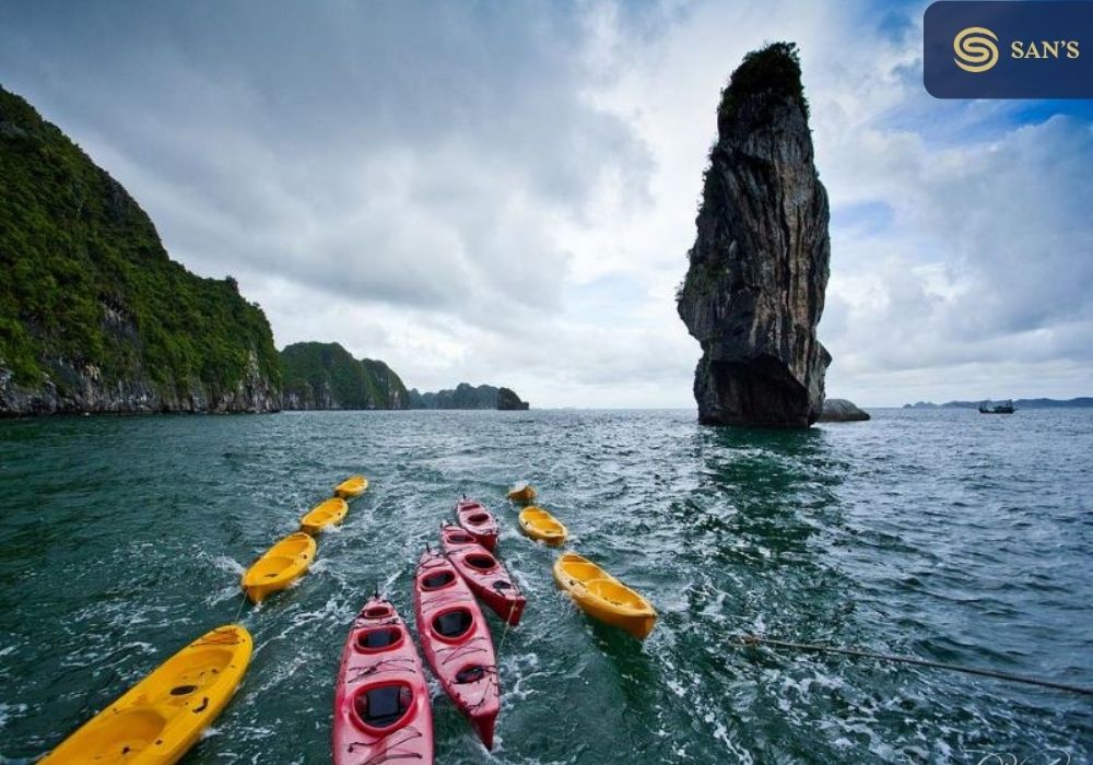 Kayaking is a sport loved by many tourists (Photo: collected)