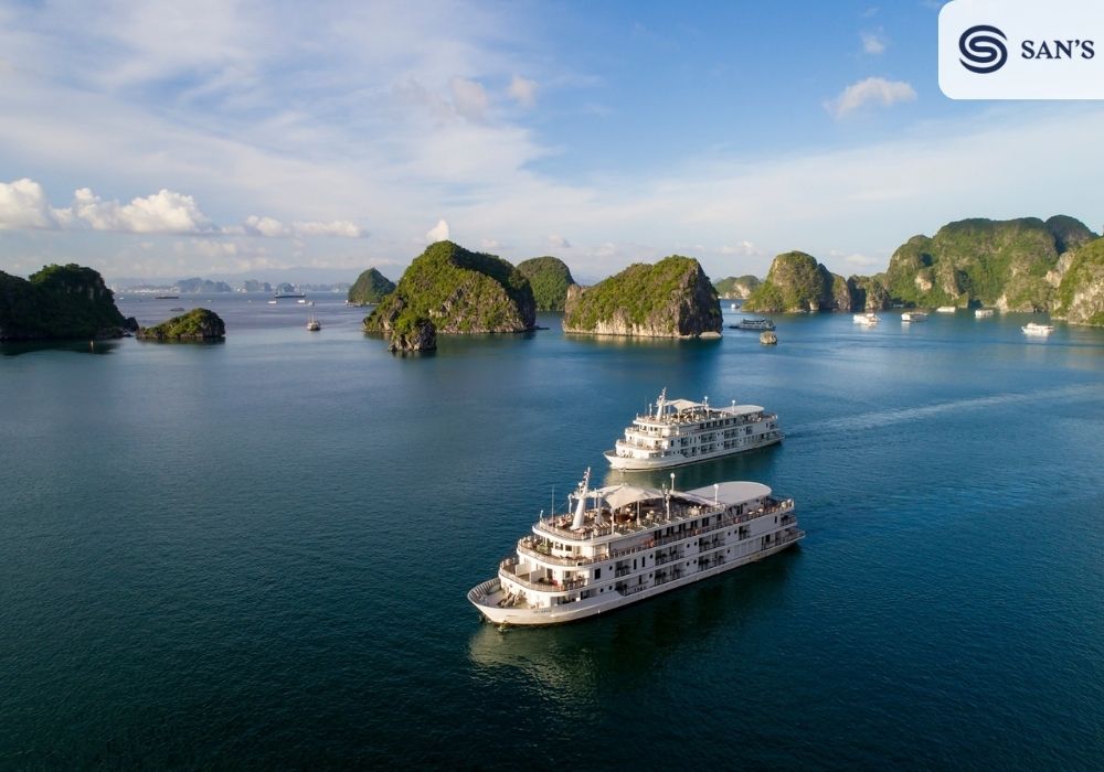 Overview of Halong bay