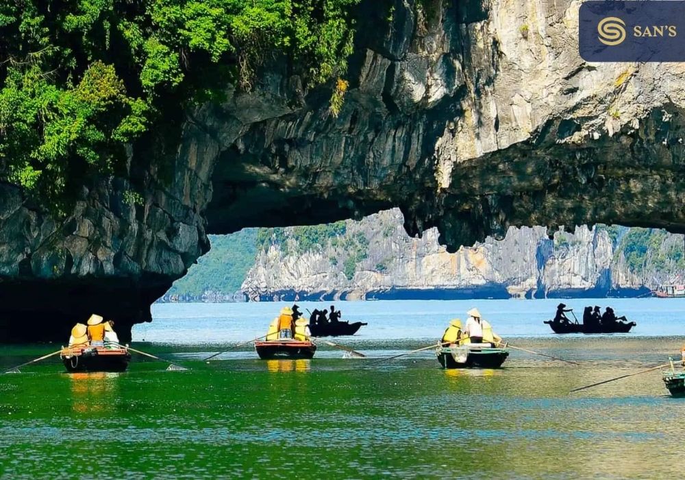 Thien Canh Son Cave's Strategic Location Between the Two Bays
