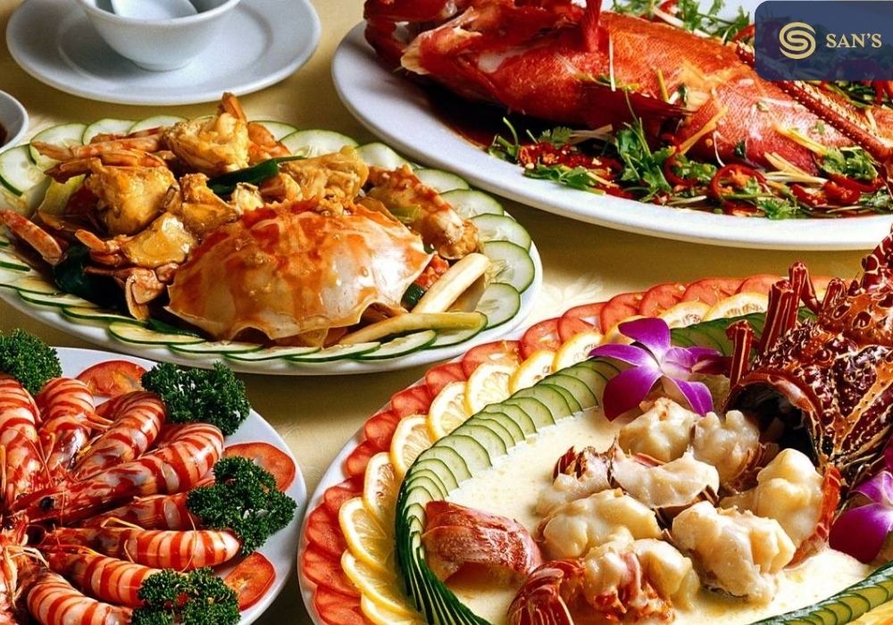 You can enjoy local cuisine with a variety of fresh seafood