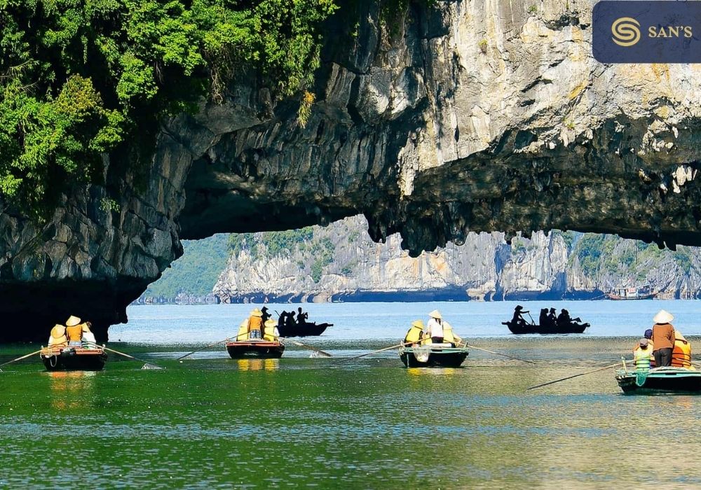Kayaking in Luon Cave