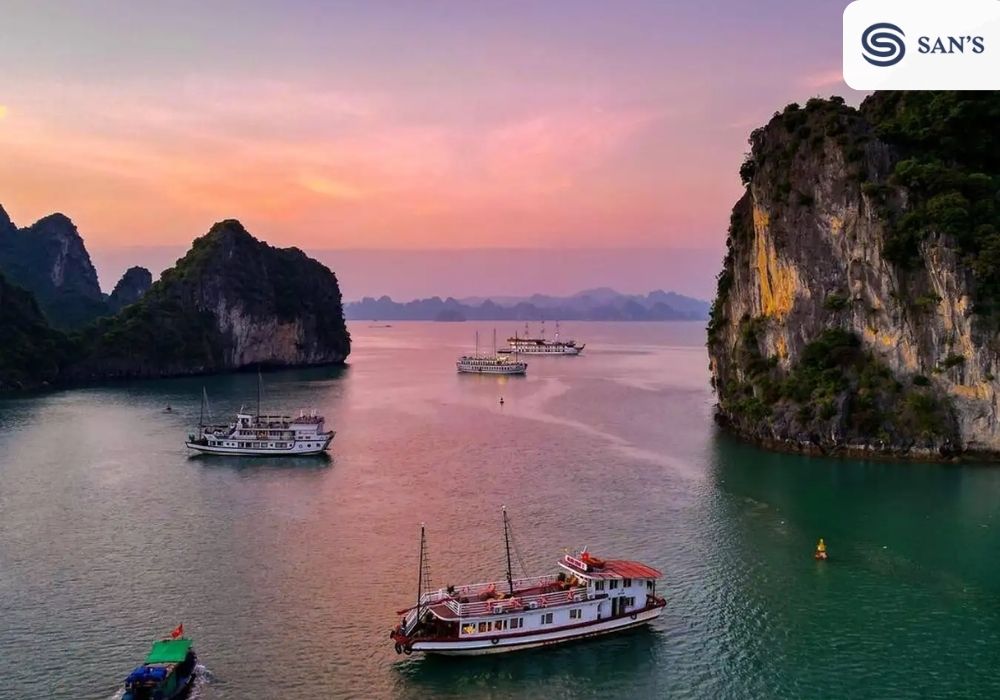 When is the best time to visit Bai Tu Long Bay?