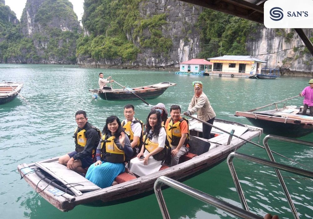 April's weather in Halong Bay continues to be favorable for tourism and outdoor activities