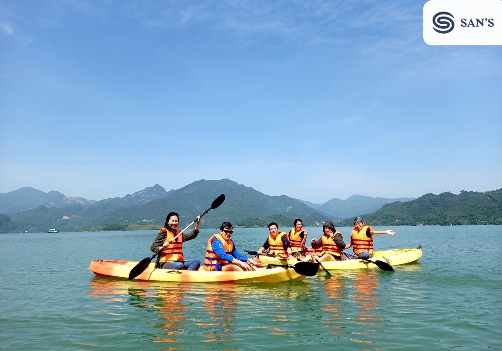 Exciting experience with kayaking on Ha Long Bay