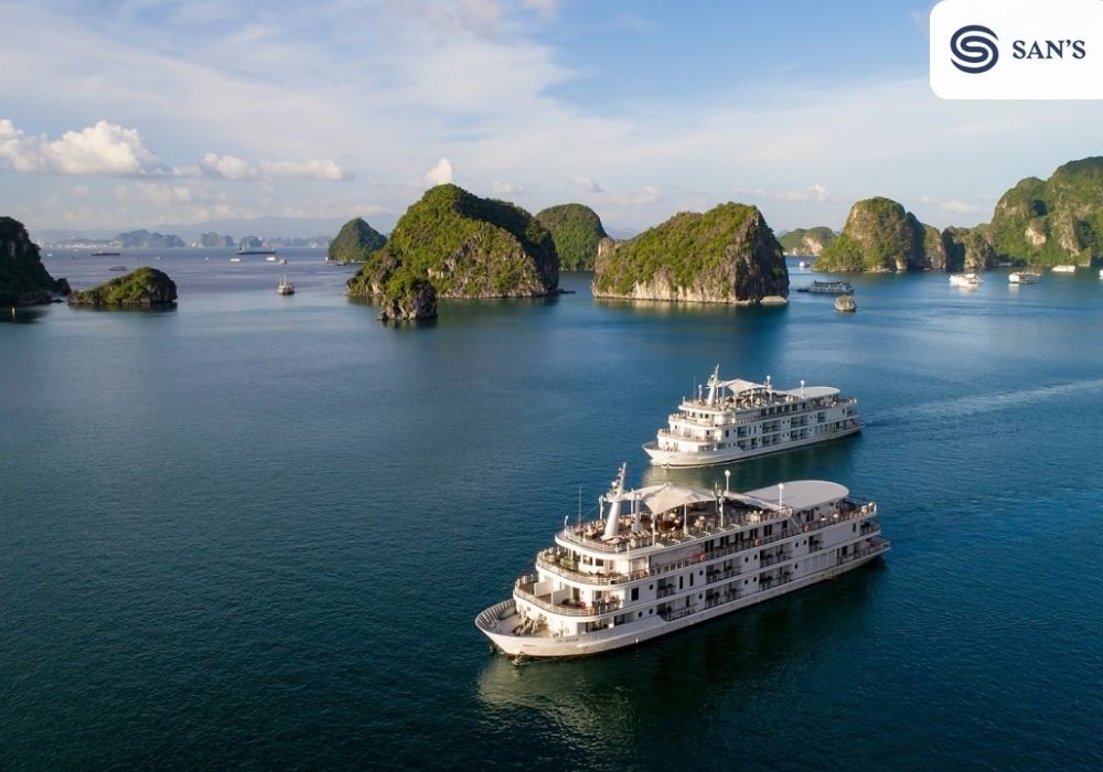 Experiencing an Overnight Cruise in Halong Bay