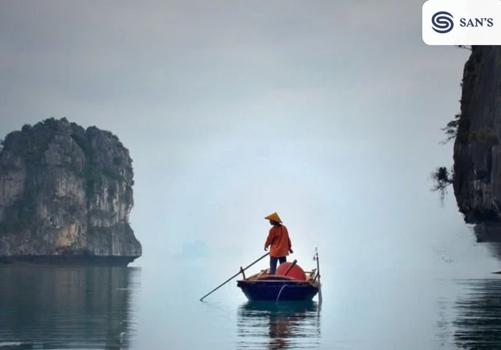 Halong Bay in January is dry, with little to no rainfall and a chilly ambiance