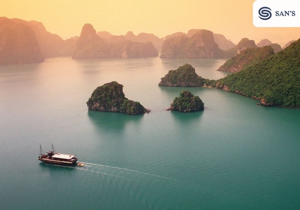 Overview of Halong Bay Weather in March 2024