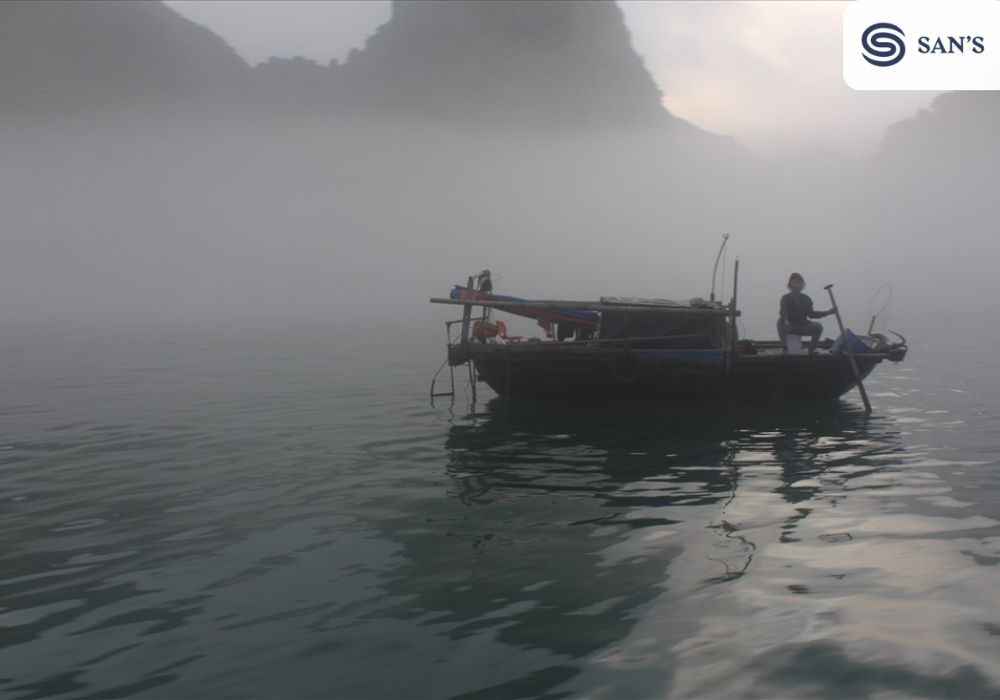 The Halong Bay weather in February is typically cooler and foggy, particularly in the early mornings, often accompanied by light drizzles