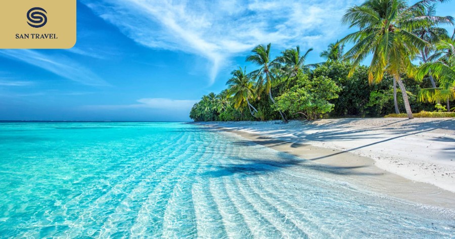 There's nothing better than lying in the sun under the white sand and emerald green sea of ​​Nha Trang beach